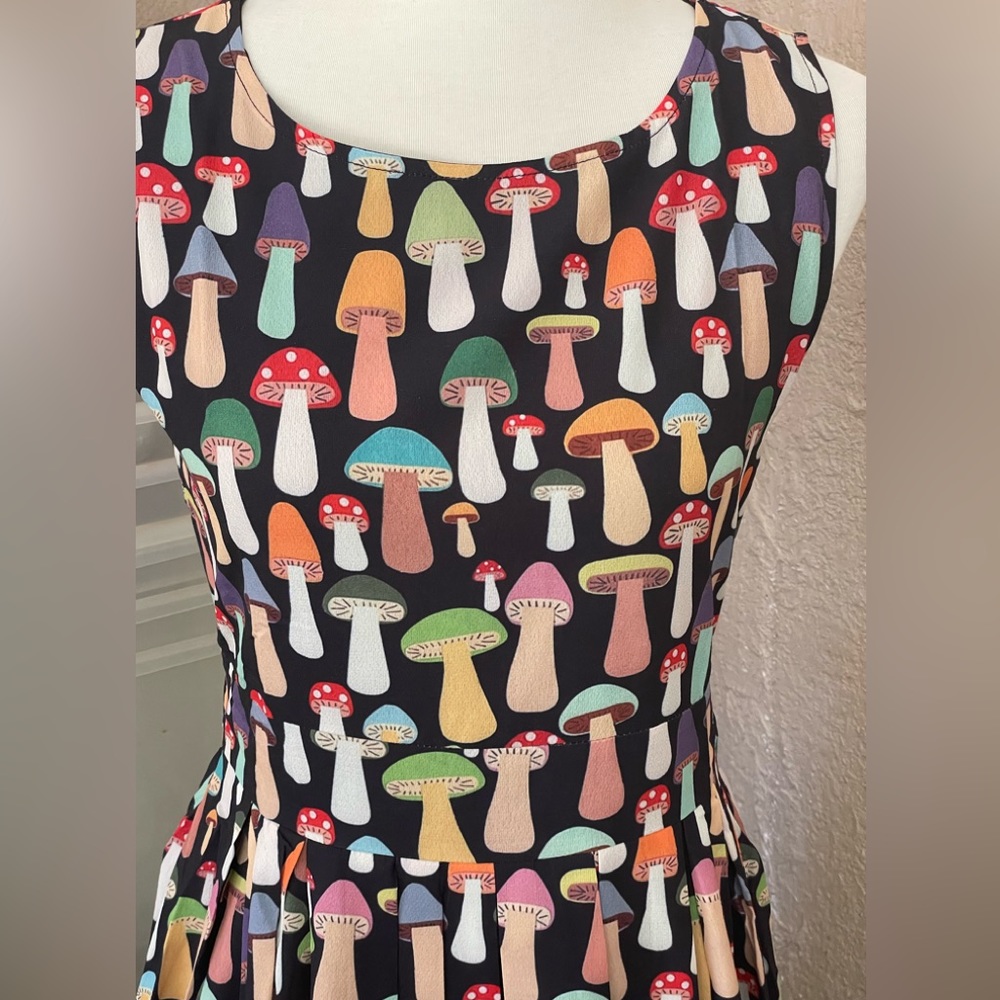 Women’s Black Mushroom Print Sleeveless Dress - Picture 8 of 12